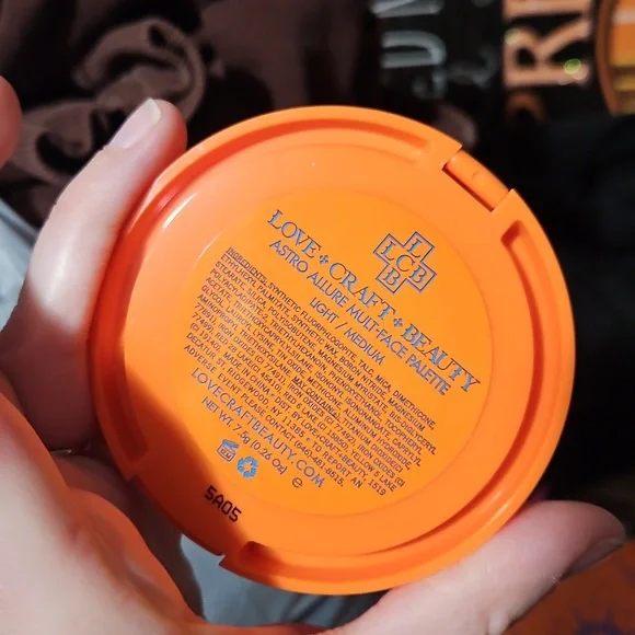 3/$15 SALE 👑 NWT LOVE CRAFT BEAUTY FACE PALETTE - Picture 5 of 5